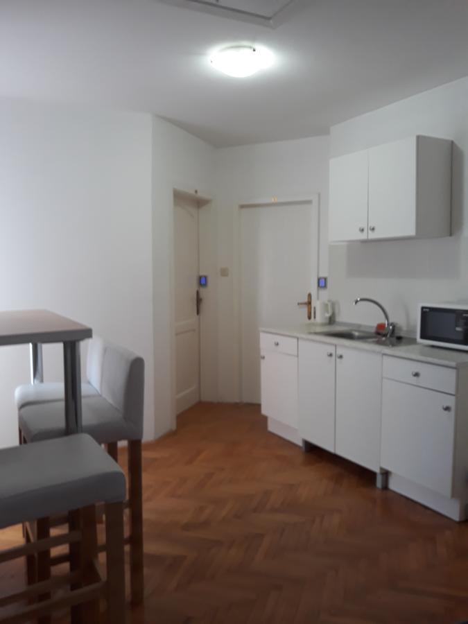 Hostel Corner 021 Novi Sad Dış mekan fotoğraf