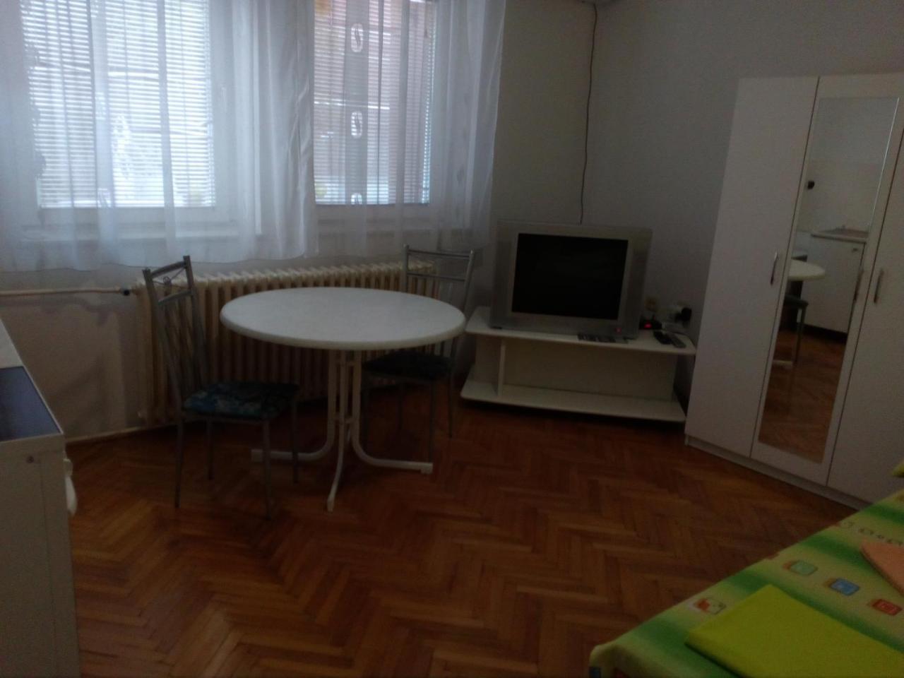 Hostel Corner 021 Novi Sad Dış mekan fotoğraf